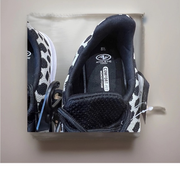 Athletic Works Snow Leopard Shoes Women Size 8.5 - Picture 10 of 11